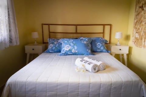 Photo of the whole room, towels