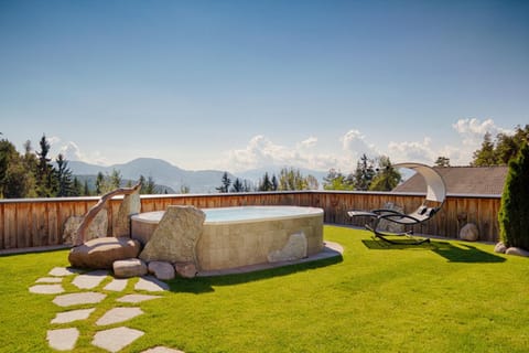 Spring, Summer, Garden, Hot Tub, Balcony/Terrace, Autumn, Mountain view, Pool view, Swimming pool