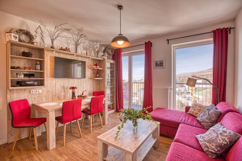 Living room, Photo of the whole room, Decorative detail, Seating area, Dining area