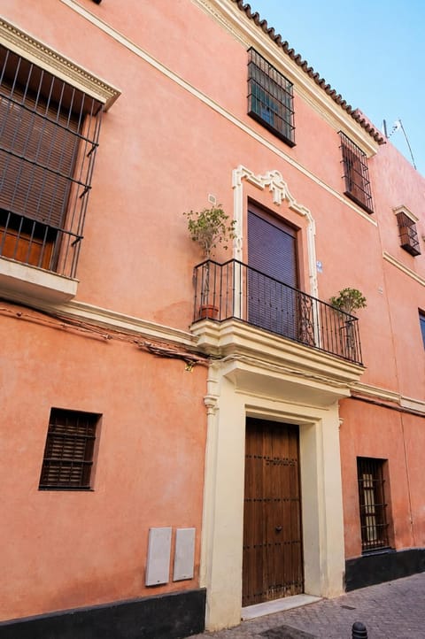 Property building, Facade/entrance, Day