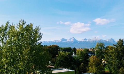 Nearby landmark, Natural landscape, View (from property/room), View (from property/room), Mountain view