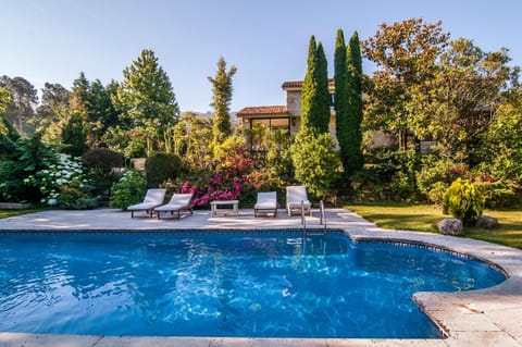 Property building, Off site, Garden, Swimming pool, Swimming pool