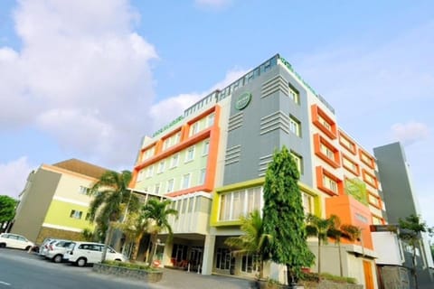 Facade/entrance