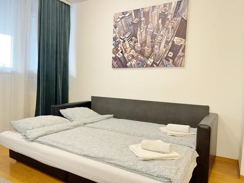 Bed, Photo of the whole room, towels