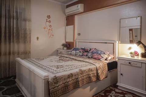 Bed, Photo of the whole room, Bedroom, air conditioner