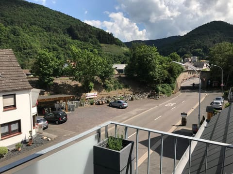 Balcony/Terrace, Mountain view