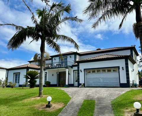 Property building, Garden, Garden view, Mountain view