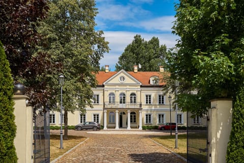 Property building, Day, Landmark view