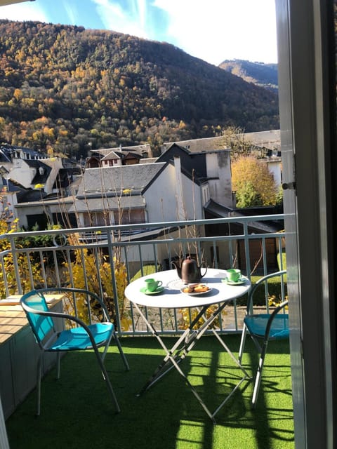Balcony/Terrace, Mountain view