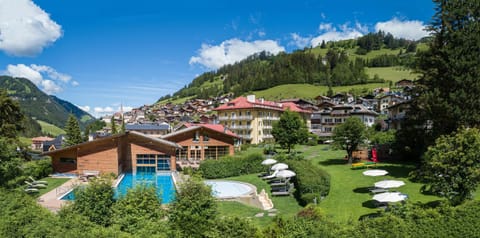 Property building, Garden, Garden view, Pool view, Swimming pool