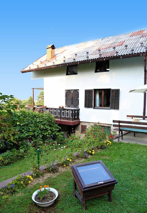 Property building, Patio, Garden, Balcony/Terrace