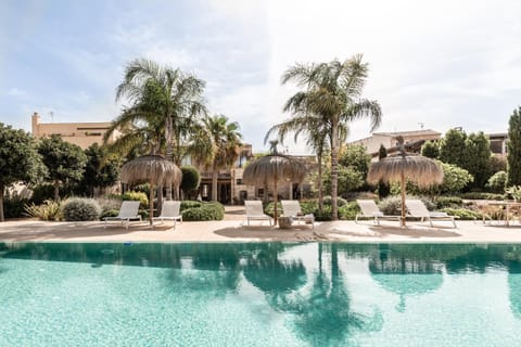 Property building, Swimming pool, Swimming pool