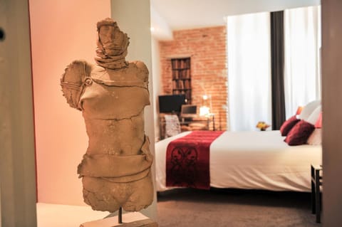 Day, Decorative detail, Bedroom