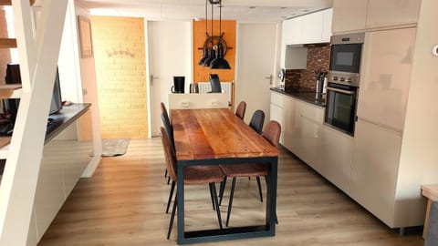 Dining area, kitchen