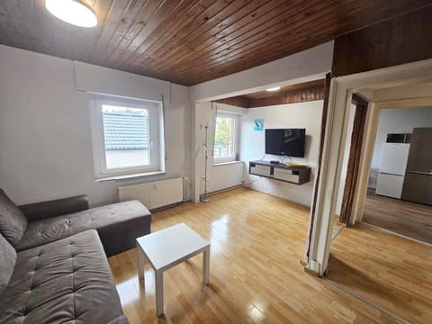 Communal lounge/ TV room, TV and multimedia, Living room, Seating area, Evening entertainment