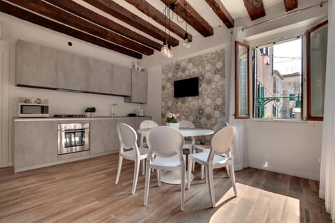 View (from property/room), Kitchen or kitchenette, Dining area