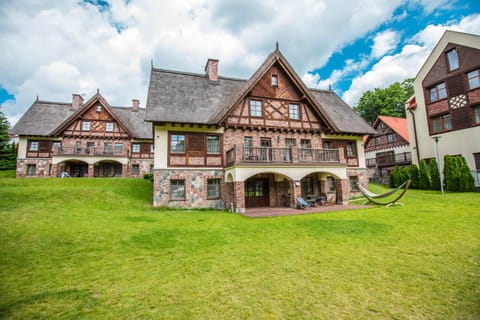 Property building, Spring, Day, Garden, Garden view