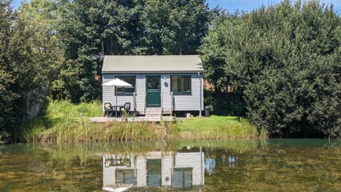 Lynstone Lakes Nature lodge in Bude