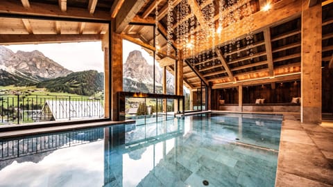 Mountain view, Pool view, Swimming pool