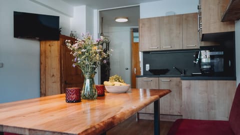 TV and multimedia, Kitchen or kitchenette, Dining area