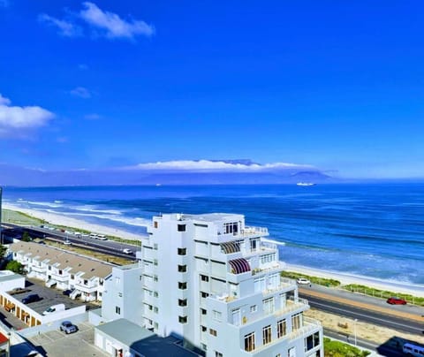 Ocean View B1001, Blouberg Apartment in Cape Town
