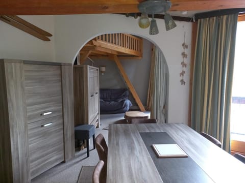 Deux Pièces Atypique à 20m des Pistes avec Parking Inclus - FR-1-449-65 Apartment in Tignes