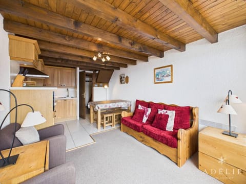 Duplex rénové avec balcon et parking, à 100m des pistes - FR-1-398-529 Apartment in Montvalezan