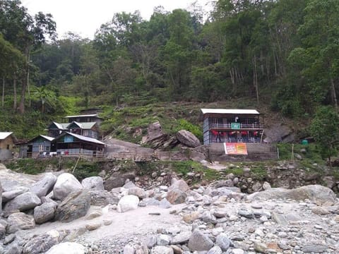 Nearby landmark, Facade/entrance, Neighbourhood, Natural landscape