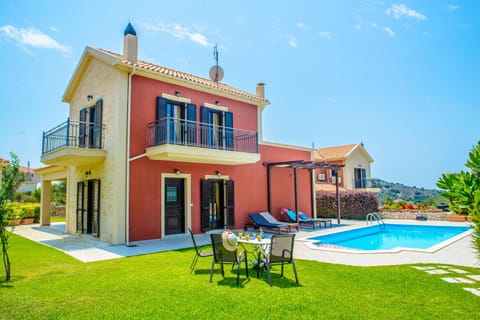 Property building, Garden, Swimming pool