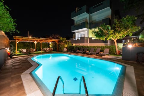 Night, Pool view