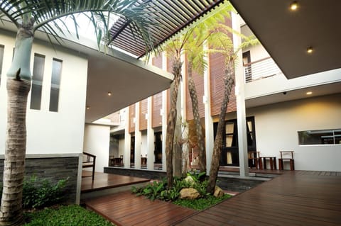 Facade/entrance