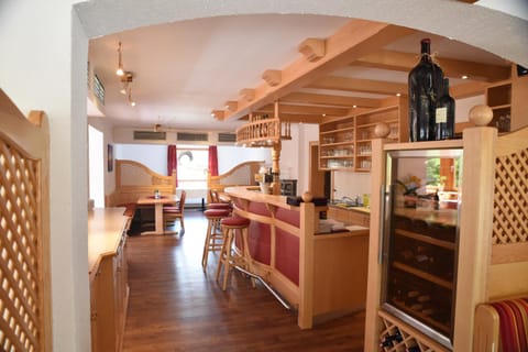 Lounge or bar, Internal: Not applicable to any particular room