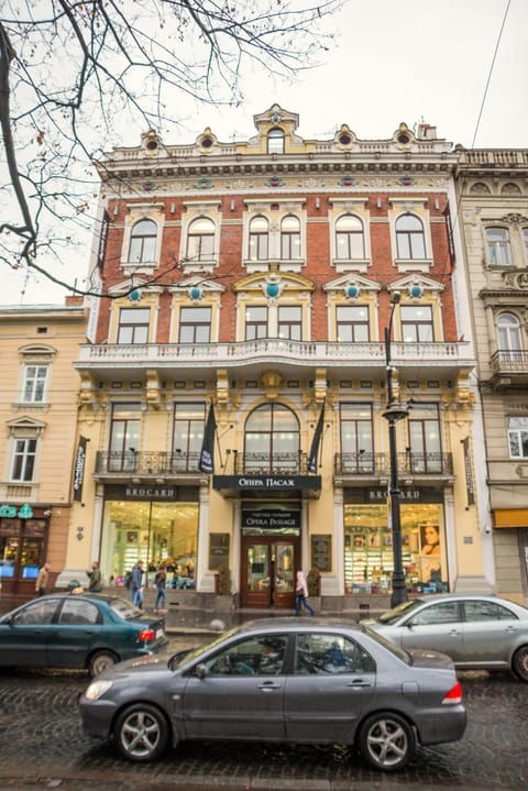 Facade/entrance