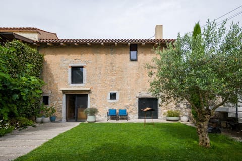 Property building, Spring, Garden view