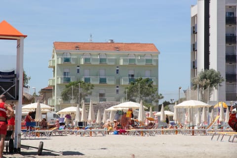 Garden, Other, Decorative detail, Beach, Sea view, Supermarket/grocery shop, Shopping Area, Location