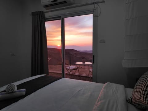 Bedroom, Mountain view, Sea view, Sunrise