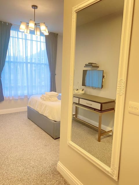 Bed, Sauna, TV and multimedia, Photo of the whole room, Bedroom