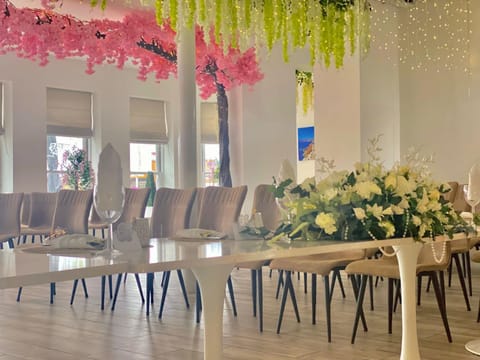 Restaurant/places to eat, Seating area, wedding