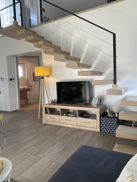 Communal lounge/ TV room, TV and multimedia, Living room, Seating area