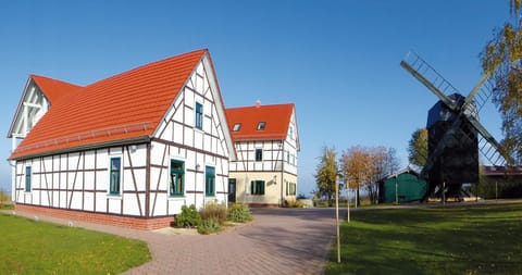 Property building, Nearby landmark, Restaurant/places to eat, Spring, Natural landscape, Fishing, Garden, Hiking, Cycling, On site