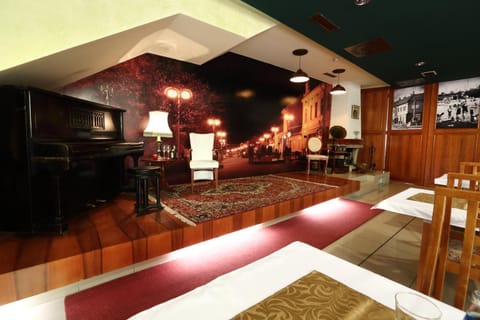 Restaurant/places to eat, Lobby or reception
