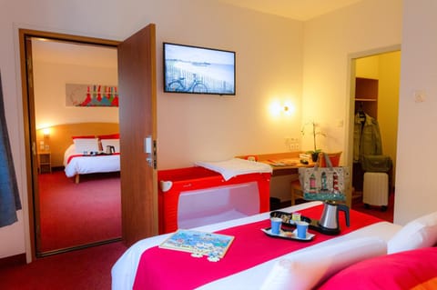 Bed, Photo of the whole room, Bedroom, children, cot, Family