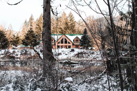 Cowichan River Lodge Nature lodge in Lake Cowichan