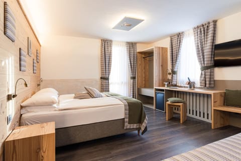 Bedroom, towels