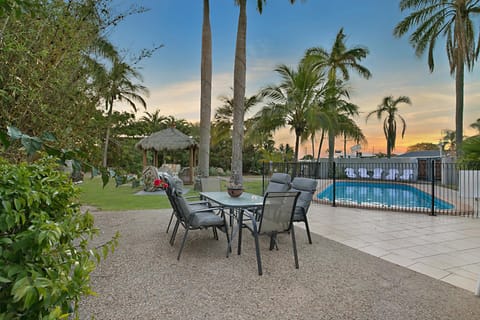 Garden, Area and facilities, Swimming pool