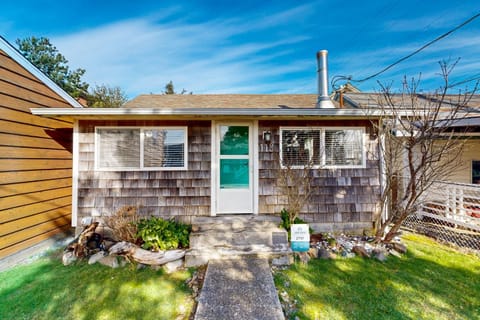 4th Avenue Beach Cottage House in Rockaway Beach
