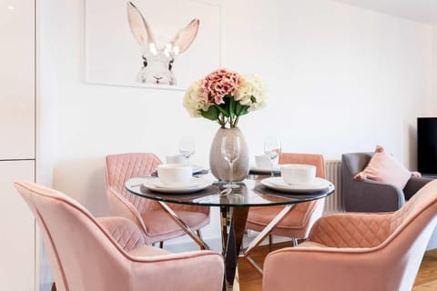 Mojo - Modern Apartment with Balcony Apartment in Poole