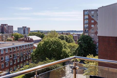 Mojo - Modern Apartment with Balcony Apartment in Poole