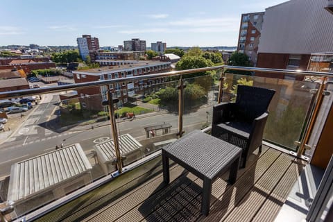Mojo - Modern Apartment with Balcony Apartment in Poole