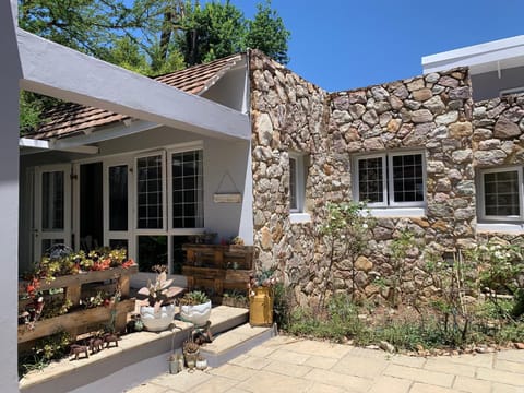 Property building, Patio, Facade/entrance, Day, Garden